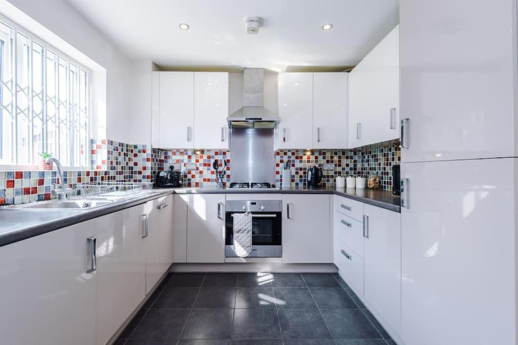 Villa Modern Townhouse Near Coop Live Etihad Manchester Esterno foto
