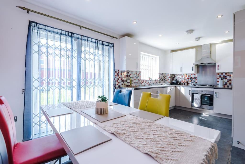 Villa Modern Townhouse Near Coop Live Etihad Manchester Esterno foto