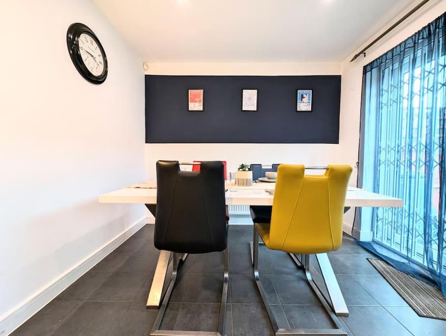 Villa Modern Townhouse Near Coop Live Etihad Manchester Esterno foto