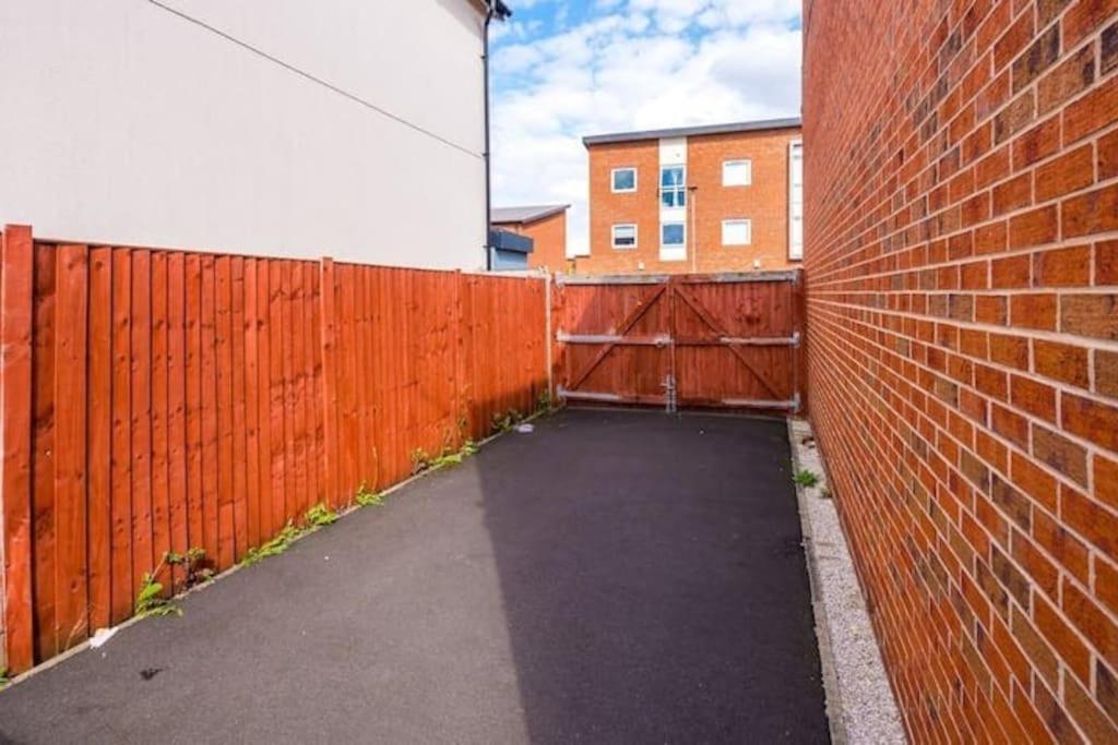 Villa Modern Townhouse Near Coop Live Etihad Manchester Esterno foto