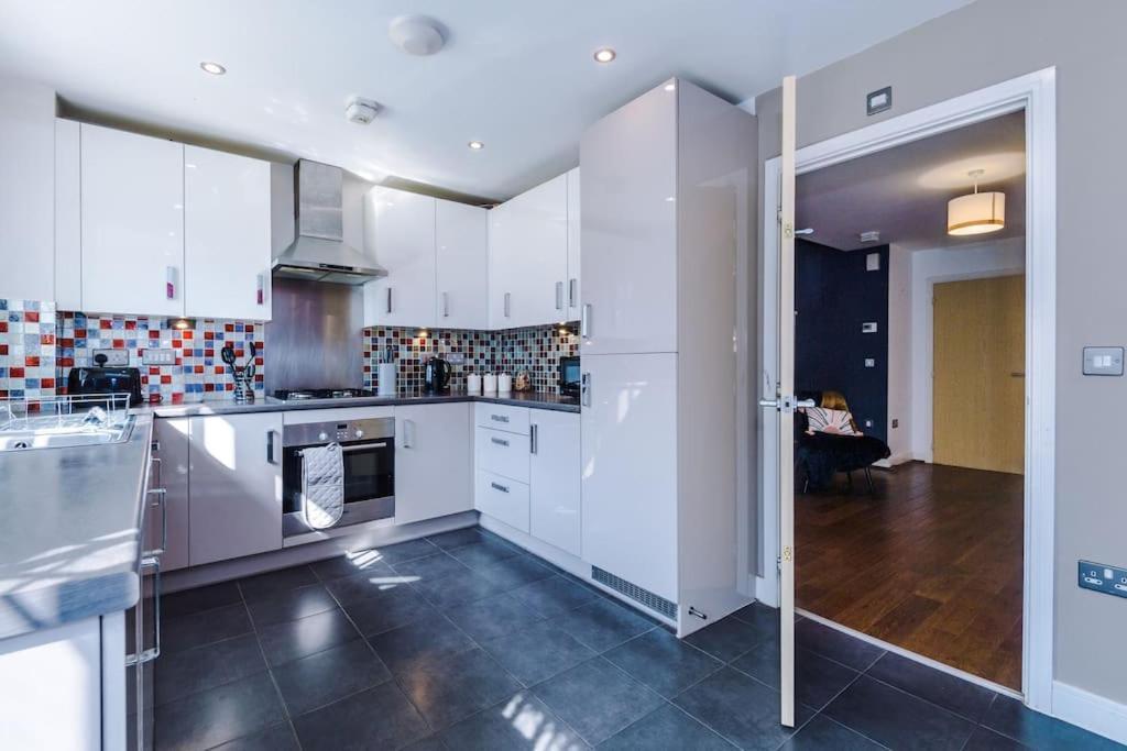 Villa Modern Townhouse Near Coop Live Etihad Manchester Esterno foto